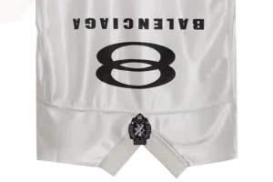 Balenciaga-dekonstruierte-Logo-T-Shirt-Reps9.webp