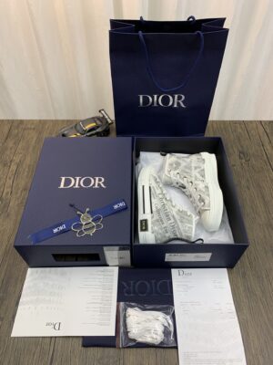DIOR-B23-High-Newspaper-Oblique-1.jpg