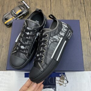 DIOR-B23-Low-Oblique-Black-7.jpg