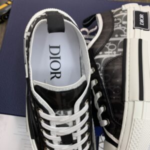 DIOR-B23-Low-Oblique-Black-White-4.jpg