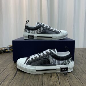 DIOR-B23-Low-Oblique-Black-White-6.jpg