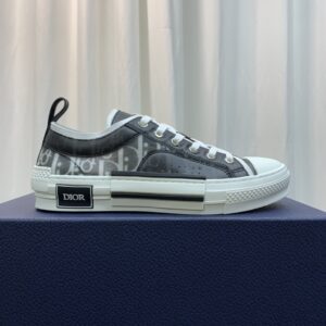 DIOR-B23-Low-Oblique-Black-White-7.jpg