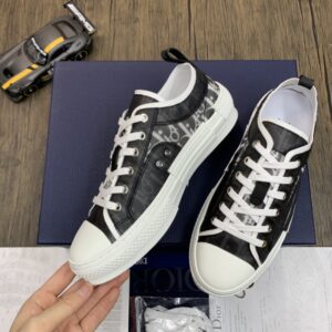 DIOR-B23-Low-Oblique-Black-White-8.jpg