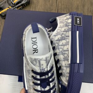 DIOR-B23-Low-Oblique-Blue-8.jpg