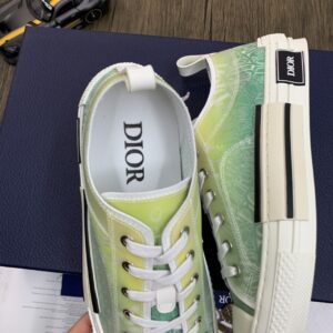 DIOR-B23-Low-Oblique-Green-7.jpg
