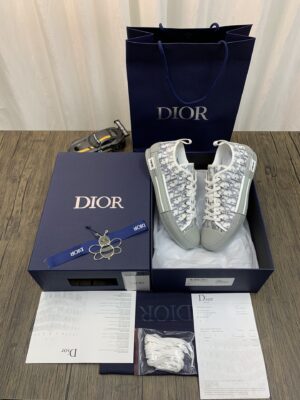 DIOR-B23-Low-Oblique-Grey-1.jpg
