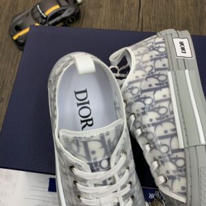 DIOR-B23-Low-Oblique-Grey-2.jpg