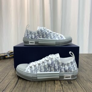 DIOR-B23-Low-Oblique-Grey-4.jpg
