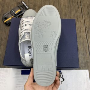 DIOR-B23-Low-Oblique-Grey-5.jpg