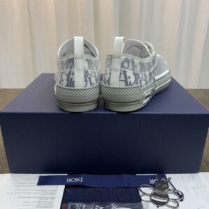 DIOR-B23-Low-Oblique-Grey-6.jpg