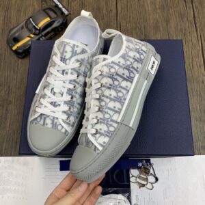 DIOR-B23-Low-Oblique-Grey-7.jpg