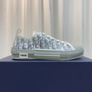 DIOR-B23-Low-Oblique-Grey-8.jpg