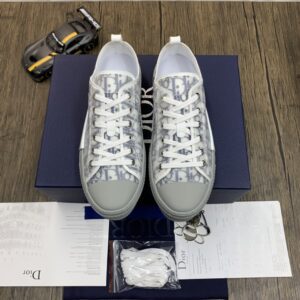 DIOR-B23-Low-Oblique-Grey-9.jpg