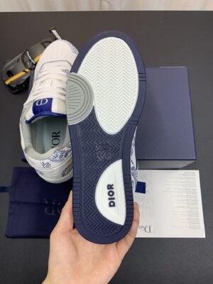 DIOR-B27-Low-Top-Sneaker-Blue-Paisley-6.jpg