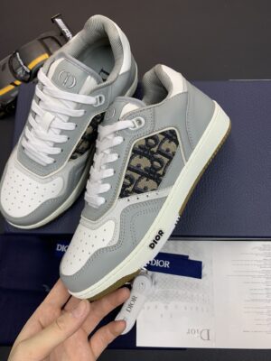 DIOR-B27-Low-Top-Sneaker-Grey-logo-5.jpg