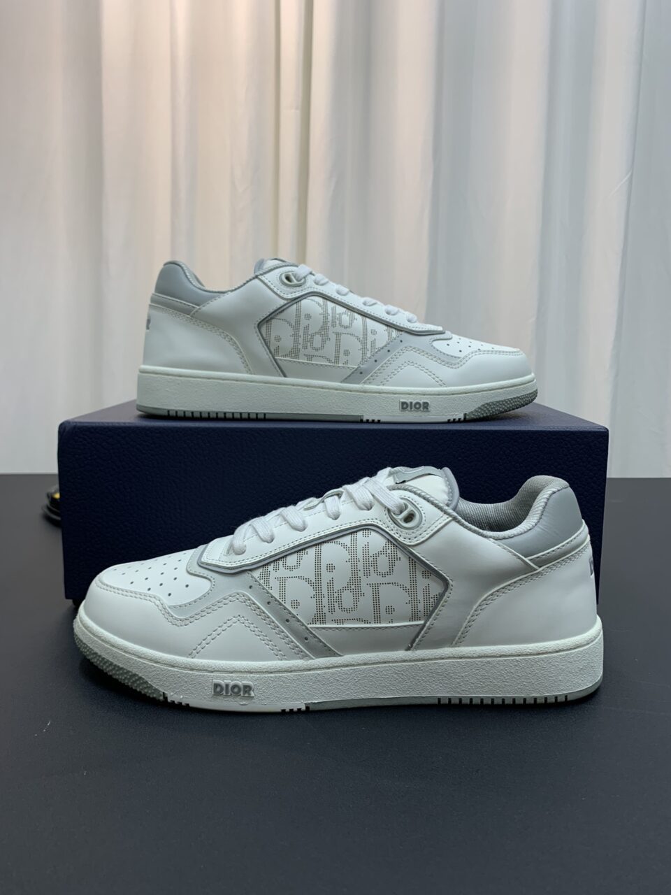 DIOR B27 Low Top Sneakers Smooth Calfskin | White Grey