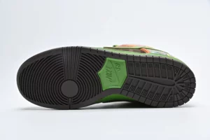 Dunk-Low-De-La-Soul-Premium-Sneakers2.webp