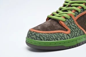 Dunk-Low-De-La-Soul-Premium-Sneakers4.webp