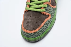 Dunk-Low-De-La-Soul-Premium-Sneakers6.webp