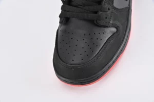Dunk-Low-TRD-QS-22Black-Pigeon22-Top-Version-REPS795.webp