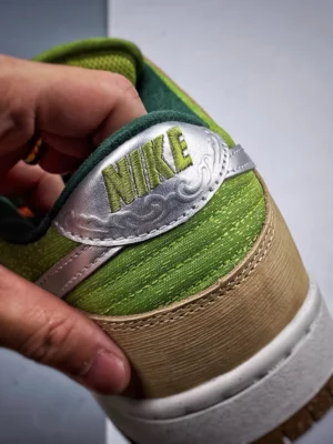 Dunk-SB-Low-Dinner-Plate-Green-Top-Version-Reps-10.webp
