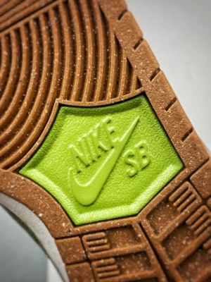 Dunk-SB-Low-Dinner-Plate-Green-Top-Version-Reps-12.webp
