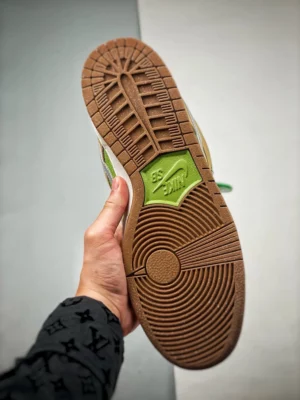 Dunk-SB-Low-Dinner-Plate-Green-Top-Version-Reps-5.webp