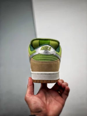 Dunk-SB-Low-Dinner-Plate-Green-Top-Version-Reps-6.webp