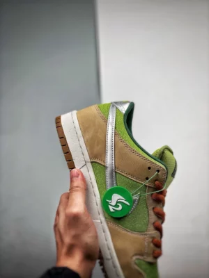 Dunk-SB-Low-Dinner-Plate-Green-Top-Version-Reps-7.webp