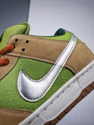 Dunk-SB-Low-Dinner-Plate-Green-Top-Version-Reps-8.webp