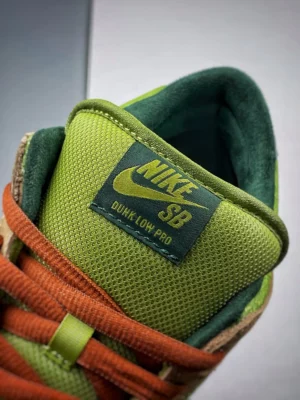 Dunk-SB-Low-Dinner-Plate-Green-Top-Version-Reps-9.webp