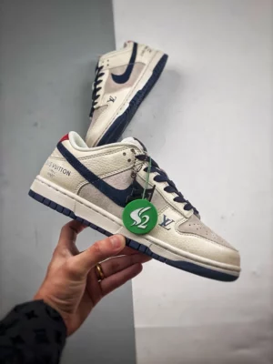 Dunk-SB-Low-White-Grey.webp