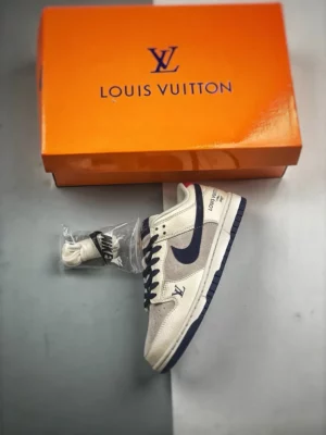Dunk-SB-Low-White-Grey-4.webp