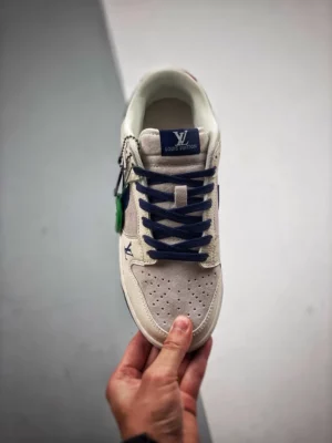 Dunk-SB-Low-White-Grey-5.webp