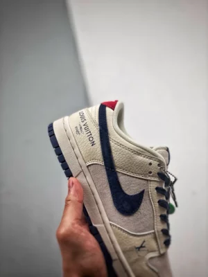 Dunk-SB-Low-White-Grey-7.webp