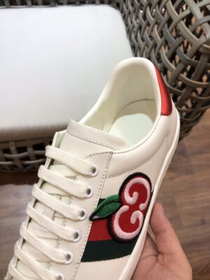 GUCCI-Ace-Apple-2.jpg
