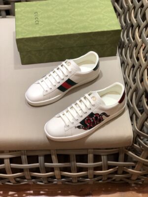 GUCCI-Ace-Snake-1.jpg
