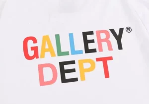 Gallery-Dept-Colored-Logo-Print-T-Shirt-3.webp