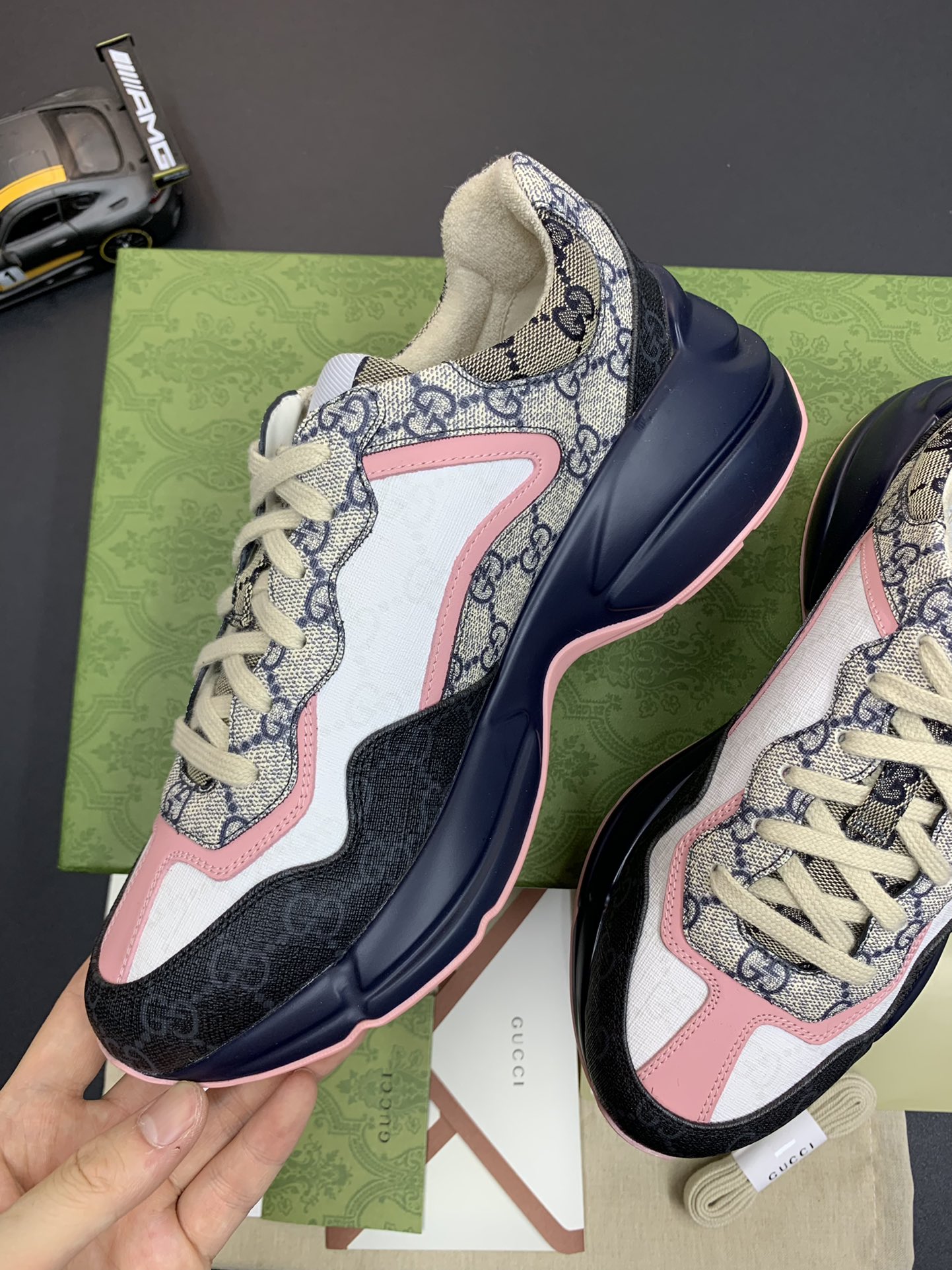 Gucci-Rhyton-Sneaker-BluePink-1.jpg