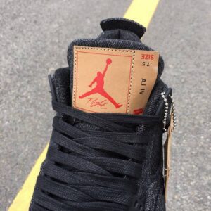 JORDAN4BLACKLEVI_1.jpg