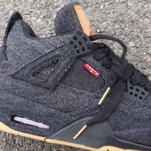 JORDAN4BLACKLEVI_11.jpg