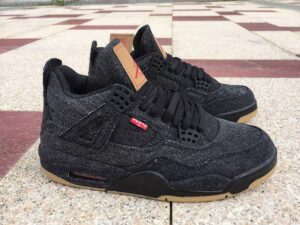 JORDAN4BLACKLEVI_14.jpg