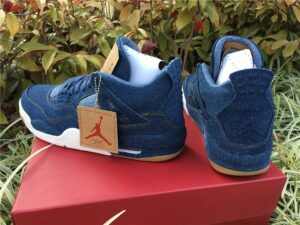 JORDAN4LEVIDENIM_2.jpg