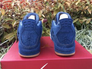 JORDAN4LEVIDENIM_3.jpg