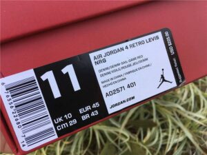 JORDAN4LEVIDENIM_5.jpg