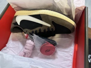 Jordan-1-Retro-Low-OG-SP-Travis-Scott-Mocha9.webp