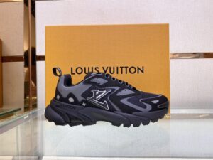 Louis-Vuitton-Tatic-Runner-Grey-1.jpg