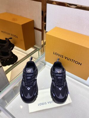 Louis-Vuitton-Tatic-Runner-Grey-2.jpg