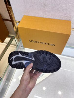 Louis-Vuitton-Tatic-Runner-Grey-3.jpg