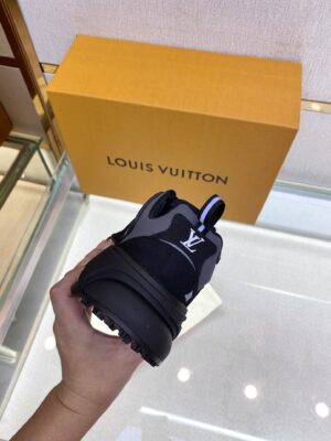 Louis-Vuitton-Tatic-Runner-Grey-4.jpg